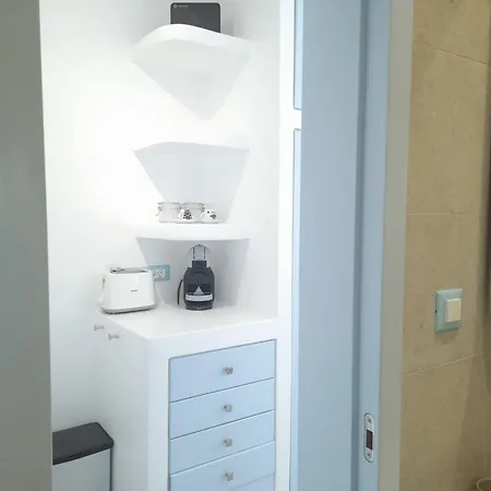 Traditional Dream Myconian אורנוס