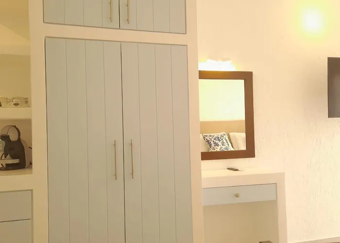 Traditional Dream Myconian Daire *